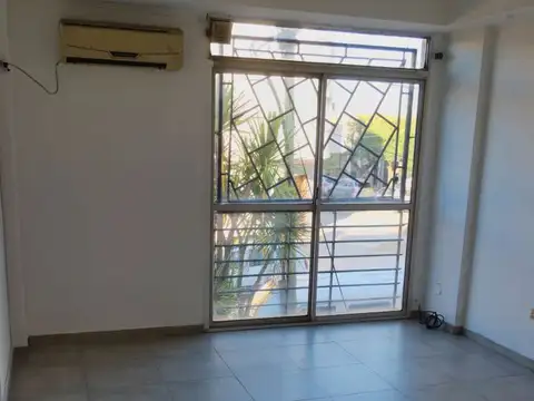 MONOAMBIENTE PRIMER PISO POR ESCALERA CON PATIO