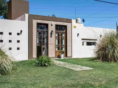 Alquiler casa con pileta, dos dormitorios