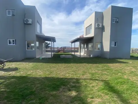 Venta Complejo de 4 cabañas a estrenar en Mar de Cobo, Parque Lago