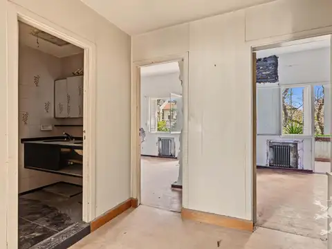 Casa 6 ambientes con 4 baños