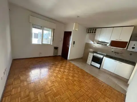 DEPARTAMENTO DE 1 DORMITORIO 2DO PISO ESCALERA