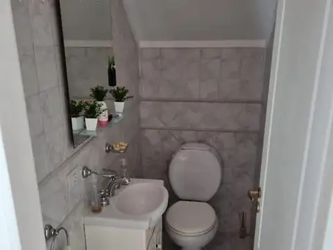 Excelente Chalet de 6 ambientes con piscina en Country El Lauquen, Canning.