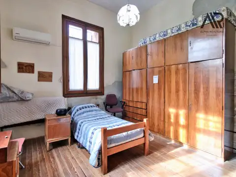 Casa 9 ambientes con 2 baños
