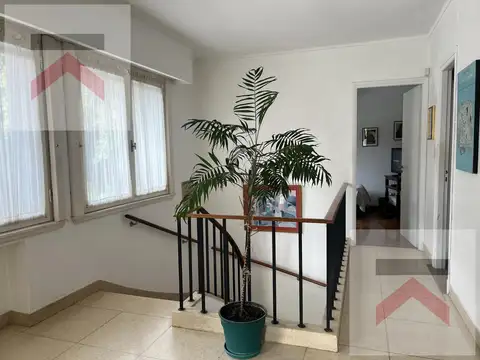 Casa en Venta con 3 cocheras
