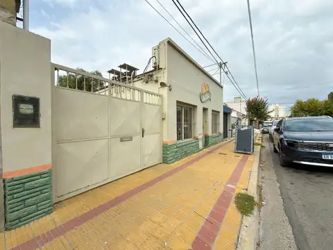 LOCAL CON OFICINAS Y 2 GALPONES SEMICENTRO TANDIL