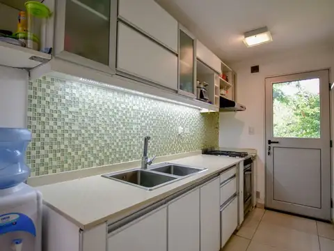 Casa 3 ambientes con 2 baños