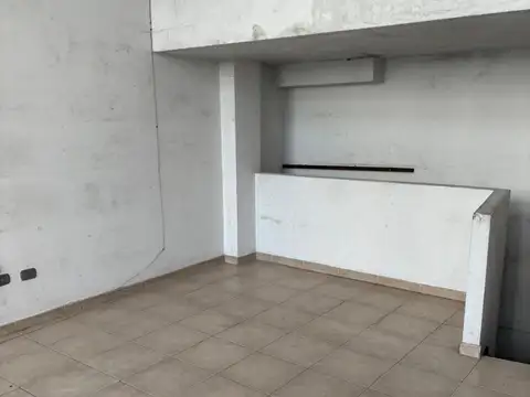 Local en Alquiler Via Púb.