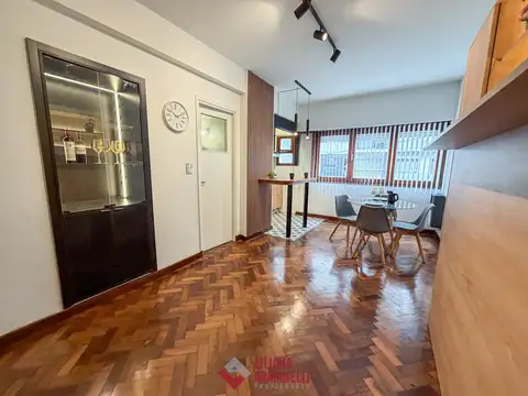 1 AMBIENTE A LA CALLE. CORRIENTES Y BELGRANO.