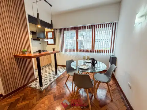 1 AMBIENTE A LA CALLE. CORRIENTES Y BELGRANO.