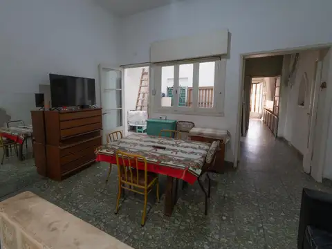 Vivienda Multifamiliar con Local al frente