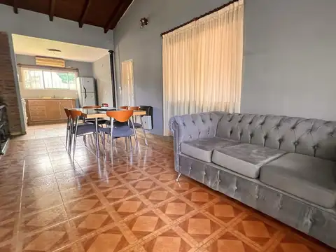 Casa en Alquiler con 4 cocheras