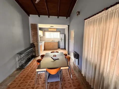 Casa 4 ambientes con 2 baños