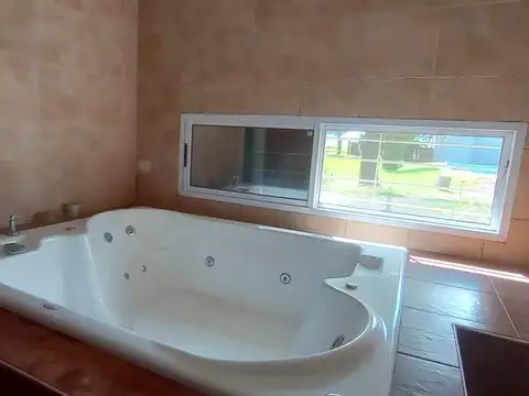 Casa 6 ambientes con 3 baños