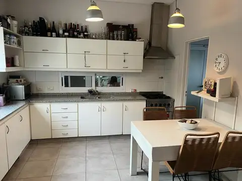 Venta de casa 5 Ambientes con Piscina- Barrio el Centauro