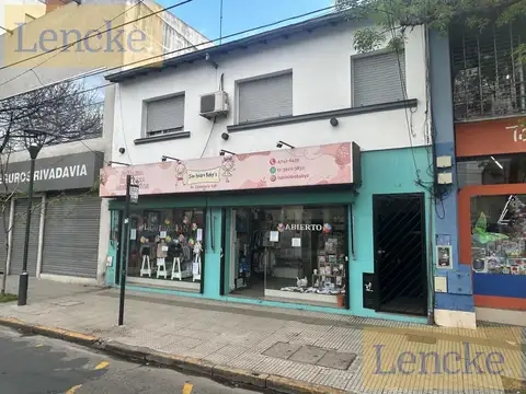 Local con muy buen frente sobre Avenida Centenario, zona centrica
