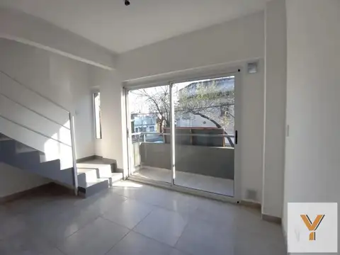 Dúplex en venta - 1 Dormitorio 2 Baños - Monte Castro