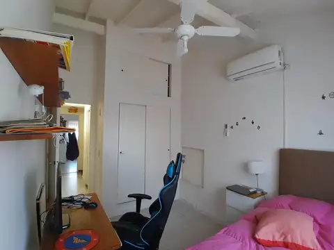 Casa en  venta en Olivos con  hermoso jardin