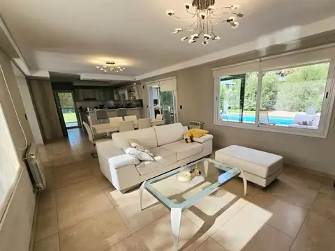 Casa 5 ambientes con 5 baños