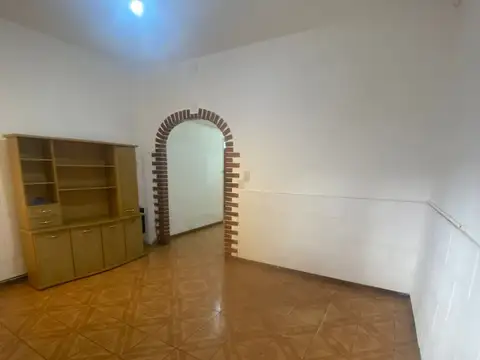 Depto Tipo Casa en Alquiler en Caseros, $ 650.000
