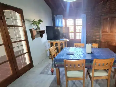 Casa 6 ambientes con 2 baños