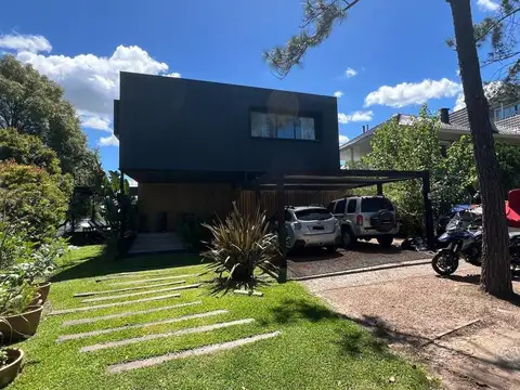 Divina casa en alquiler temporal con pileta y amarra en Boat Center, Rincón de Milberg.