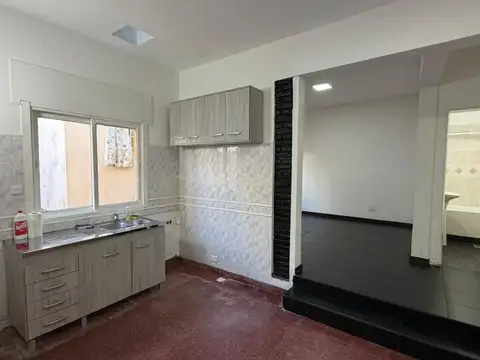 DEPARTAMENTO TIPO CASA DE 2 AMBIENTES CON ESCRITORIO