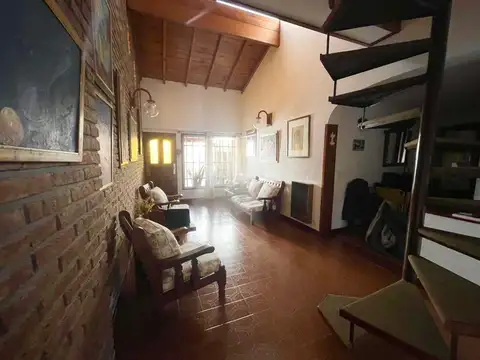 Depto Tipo Casa en Venta de 6 ambientes