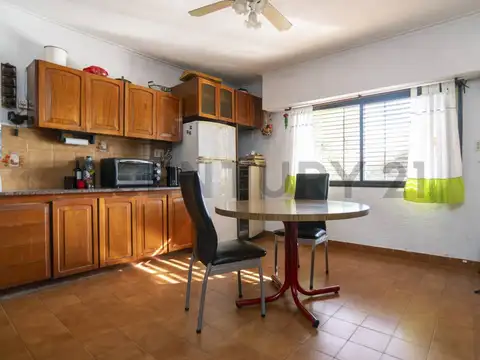 Casa en venta en VILLA ELISA de 3 dormitorios. parque y pileta