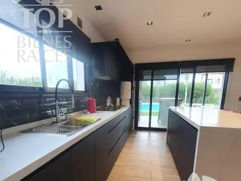 Casa 4 ambientes con 3 baños