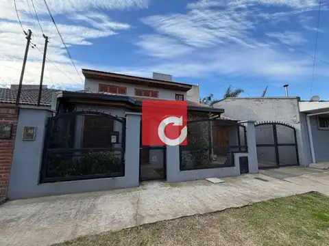 IMPORTANTE CASA A LA VENTA DE 4 DORMITORIOS+PATIO CON PISCINA+ QUINCHO
