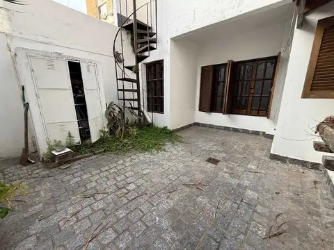 PH EN SAN ISIDRO SIN EXPENSAS CON PATIO Y TERRAZA