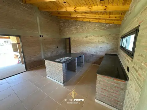 Casa 4 ambientes con 1 baño