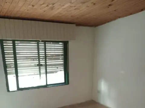 Casa en Alquiler con 3 cocheras