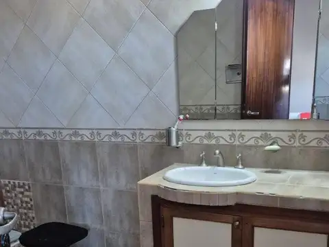 SE VENDE PROPIEDAD DE 4 DORMITORIOS EN MERLO ZONA RESIDENCIAL !OPORTUNIDAD!