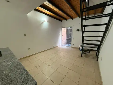 Depto Tipo Casa en Alquiler en Lanus Oeste, $ 450.000