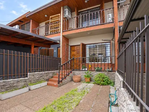 Venta Triplex 4 amb c/Cochera Patio y Jardín Inv.