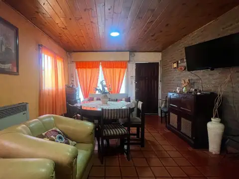 Casa 5 ambientes con 2 baños