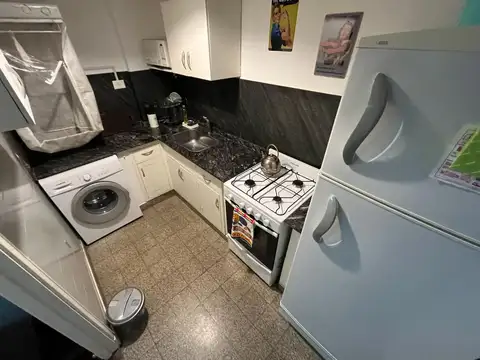 Venta. 2 Ambientes + Escritorio. Hipólito Yrigoyen 600