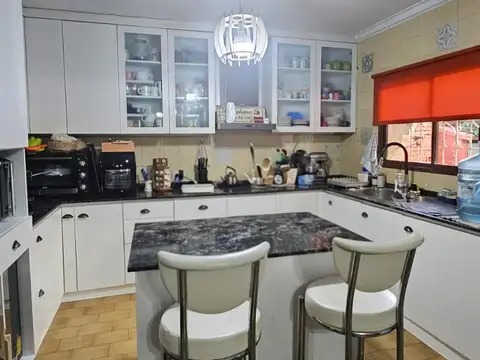 Casa 5 ambientes con 2 baños