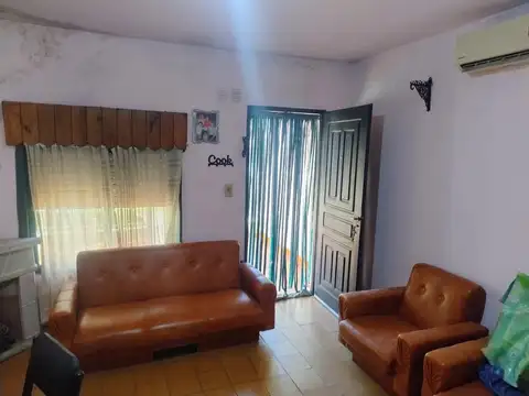 Casa 2 ambientes con 1 baño
