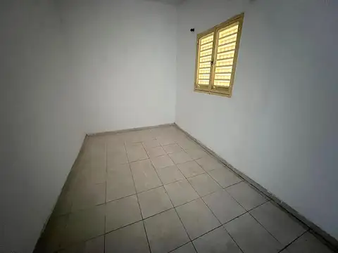 CASA EN ALQUILER c/PATIO - B° SAN MARTIN