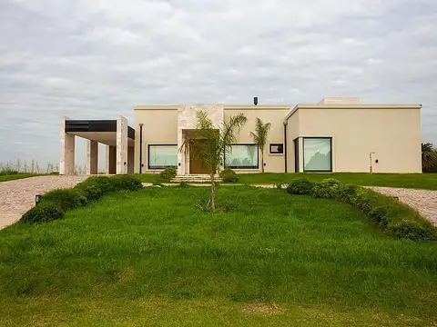 Casa a estrenar en Estancia Villa María, entorno tranquilo en Lagunas del Golf. Máximo Paz, Ezeiza.