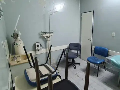 Local Comercial con divisiones - 3 baños - Ideal Profesional / Deposito  - Lomas Del Mirador