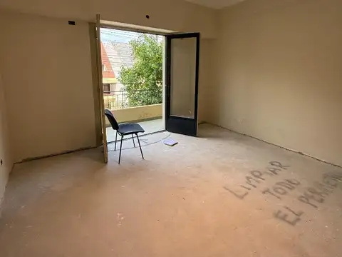 EDIFICIO 3 PLANTAS CON ENTRADA CAMIONES -FABRICA Y OFICINAS