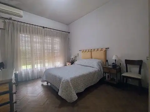 Venta de casa Americana 3 amb. + Dto 2 amb. Castelar Sur.- Moron