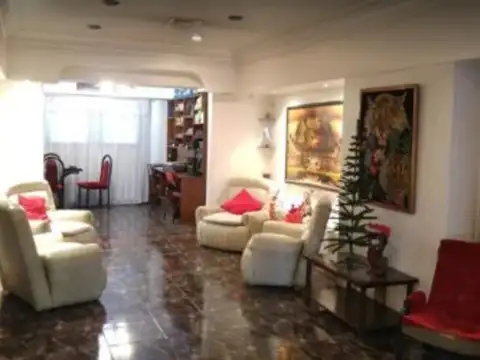 Casa 5 ambientes con 4 baños