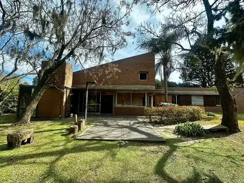 Casa 5 ambientes con 1 baño