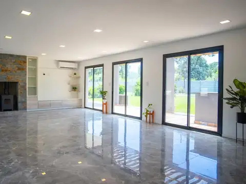 Casa 4 ambientes con 2 baños