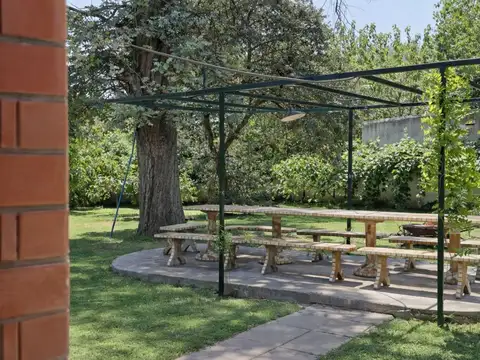 QUINTA DE 1.900 M2 - PILETA- CASA PPAL + CASA INVITADOS + QUINCHO
