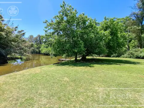 Casa en Venta en Abril Club De Campo, USD 1.450.000